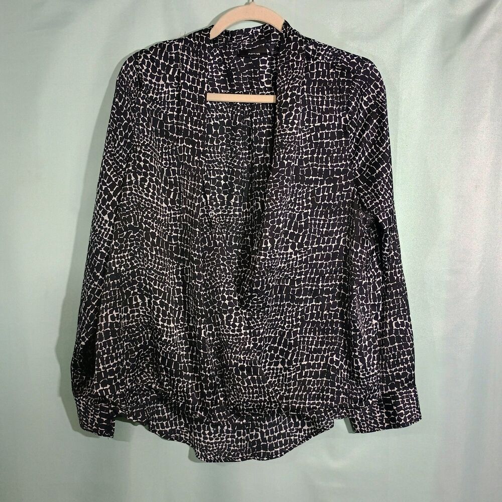 Black White Pattern Blouse Tie Neck Top Long Sleeve Lightweight Flowy Top